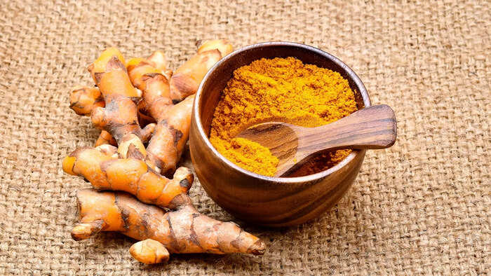 ​தொண்டை சளியை குறைக்க மஞ்சள் தூள்​